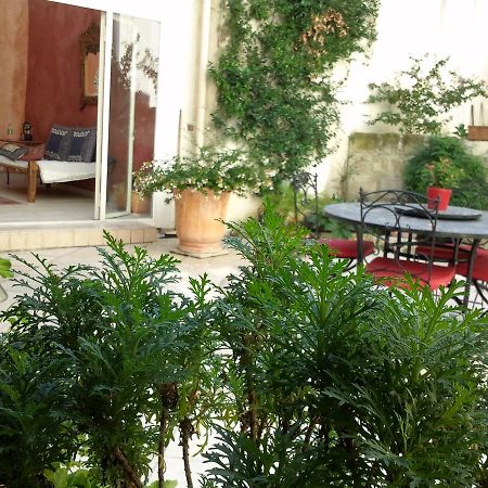 Bed and Breakfast Le Clos Du Rempart Avignon Exterior foto