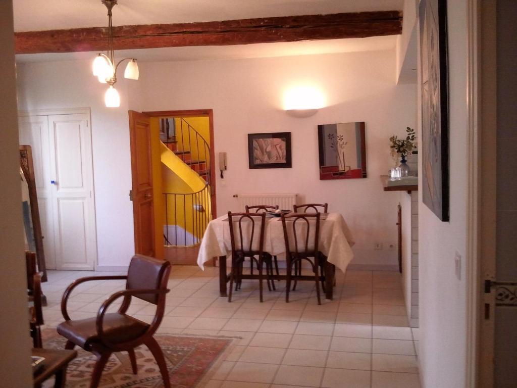 Bed and Breakfast Le Clos Du Rempart Avignon Zimmer foto