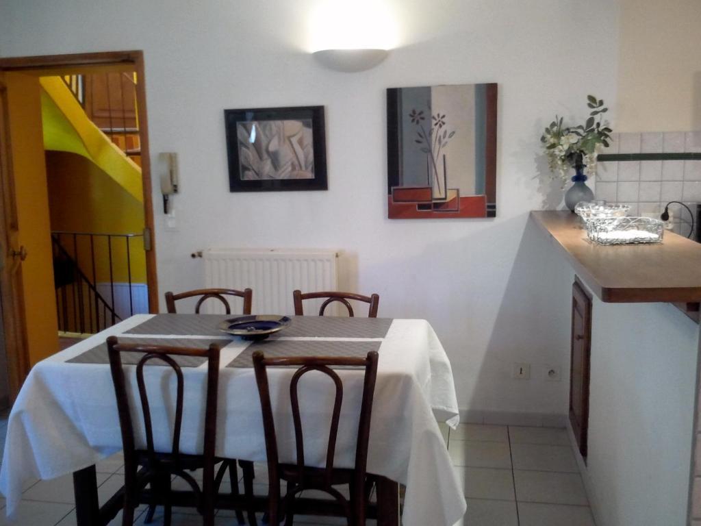 Bed and Breakfast Le Clos Du Rempart Avignon Zimmer foto